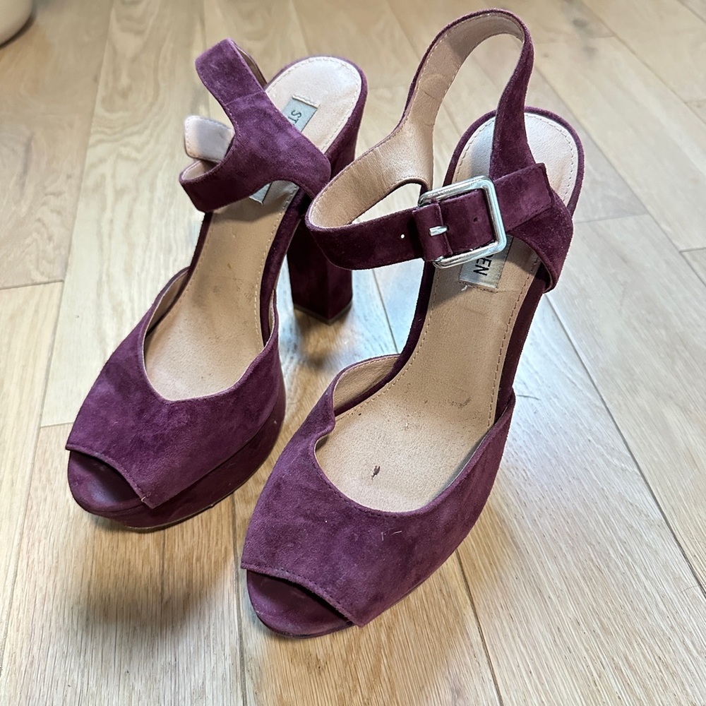 Steve Madden Burgundy pumps